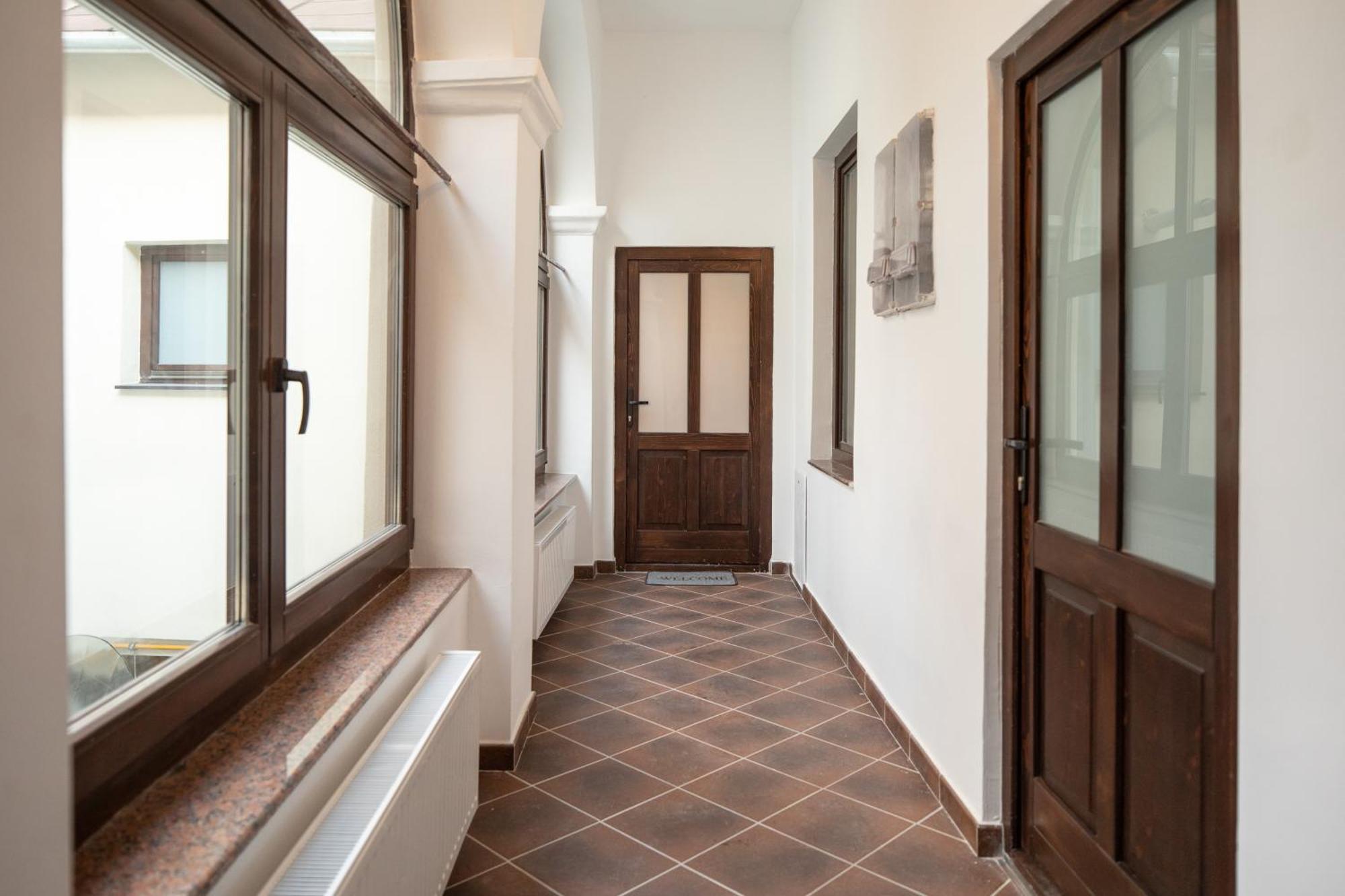 Hirscher Apartments Brasov Bagian luar foto