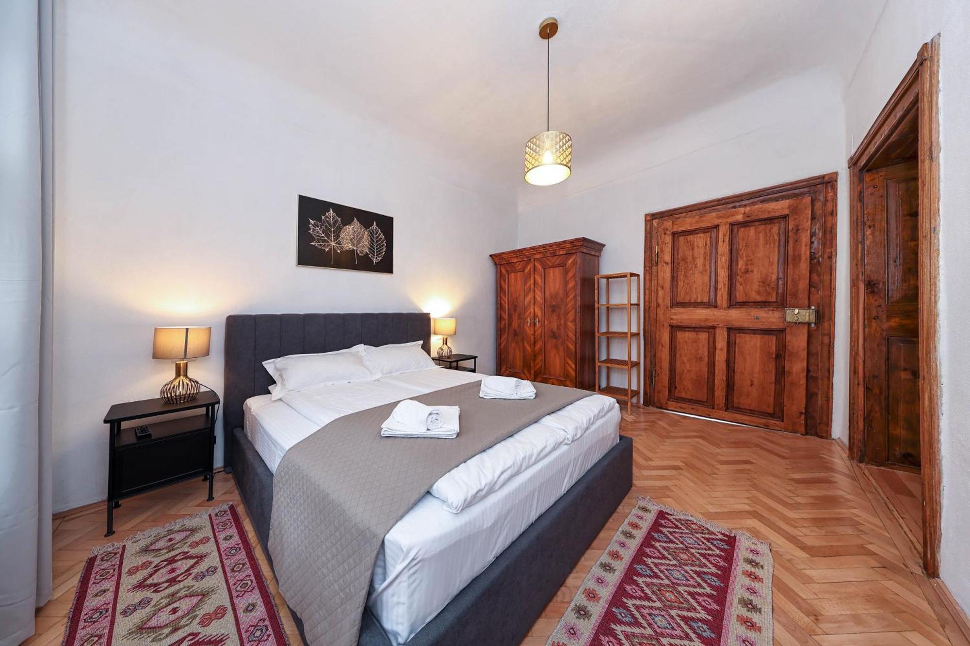 Hirscher Apartments Brasov Bagian luar foto
